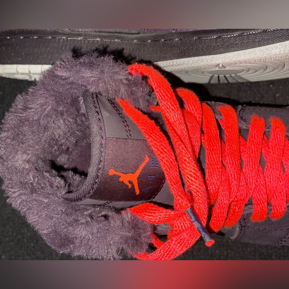 Jordan 1 Retro - Picture 2 of 7